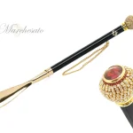 Zbukurime të shkëlqyera: Këpucë me kristal 24K të veshur me ar