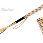 Lugë këpuce luksoze e zbukuruar me kristale rhinestone dhe detaje të arta